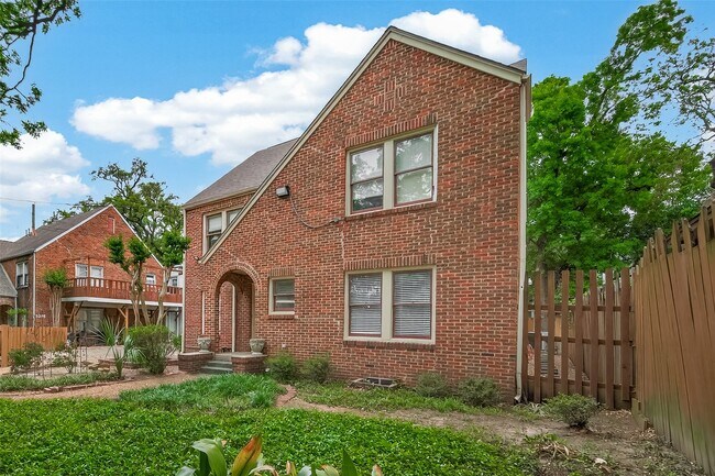 Photo - 1807 Crocker St