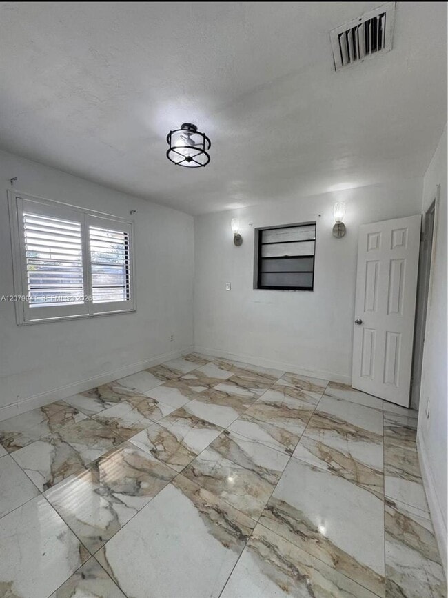 3151 SW 37th Ave
