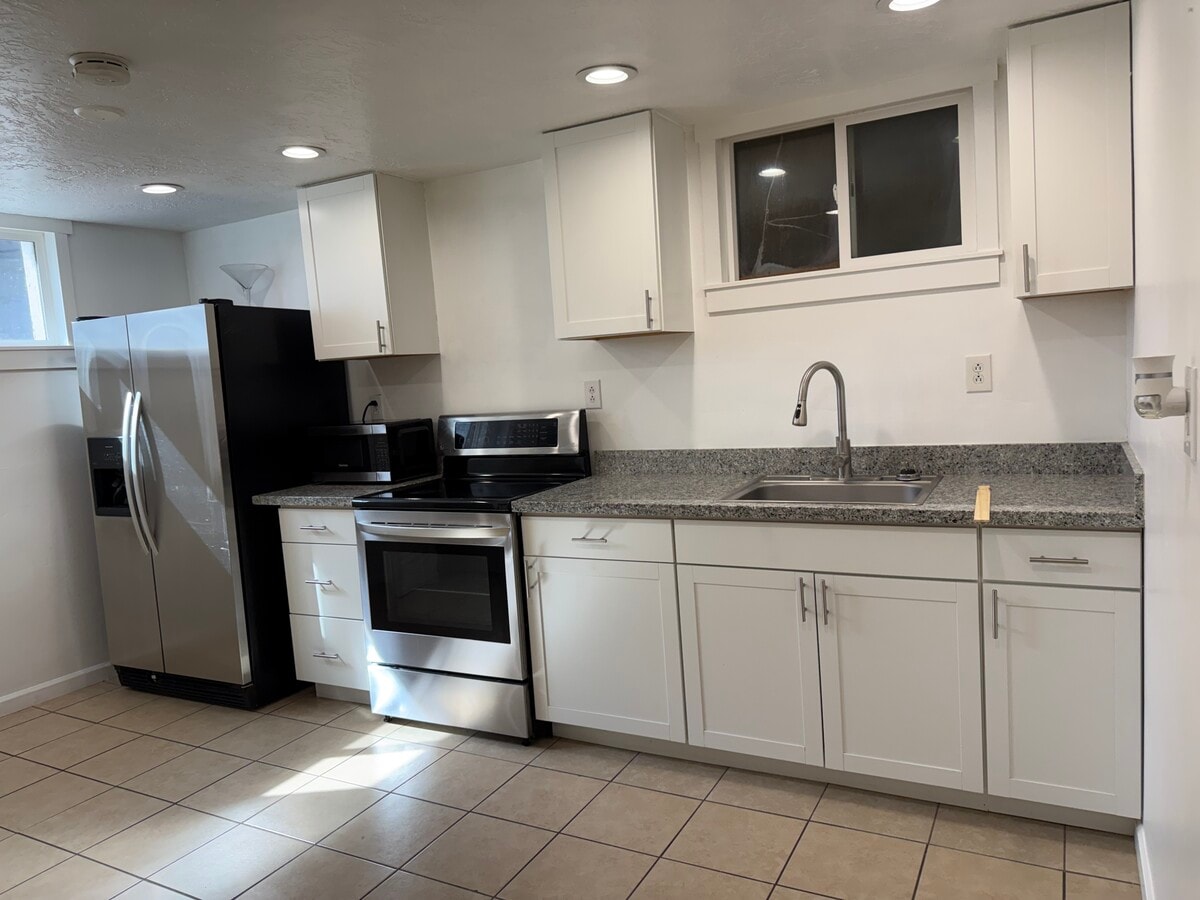 Photo - 2405 Van Buren Ave Unit 2405