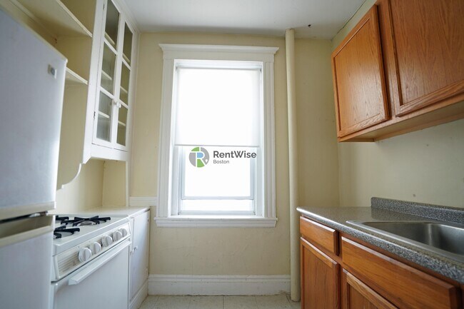 Photo - 159 Kelton St Unit 24