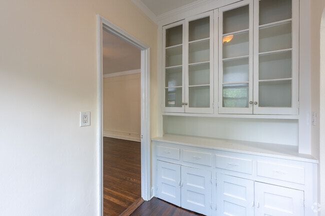 1BR, 1BA - 800SF - Breakfast Nook - 224 Purchase Street Unit B3