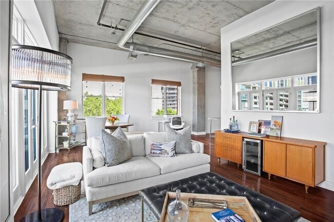 Photo - 206 11th St NE Unidad 701