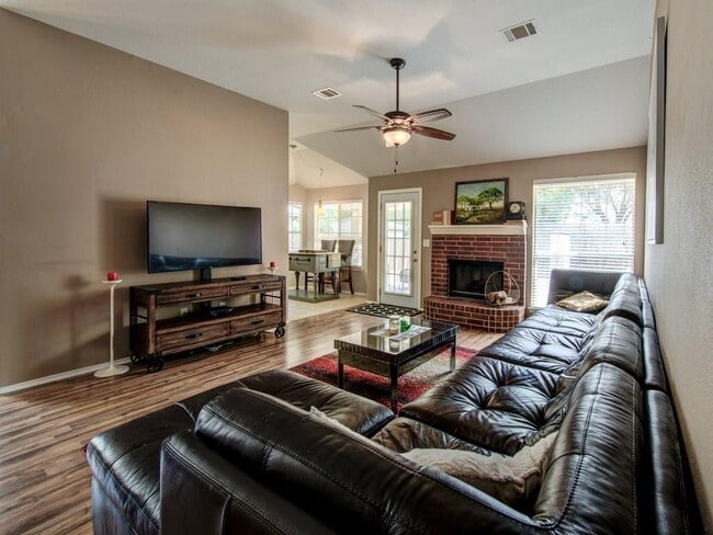 Photo - 509 Dusty Leather Ct