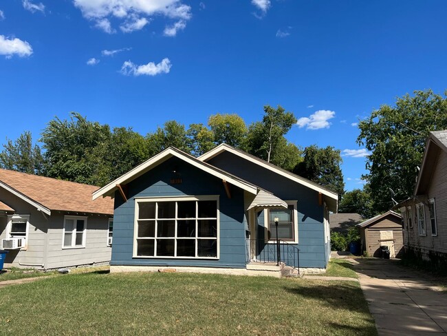 2 bedroom, 2 full bath House! - 2 bedroom, 2 full bath House!