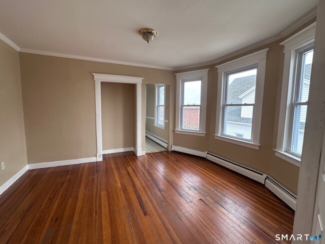 Photo - 22-24-24 Bushnell St