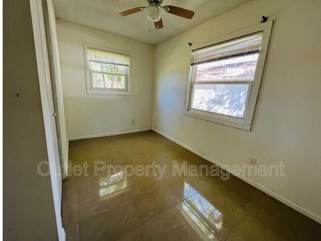 Photo - 918 E 10th St Unidad 918A