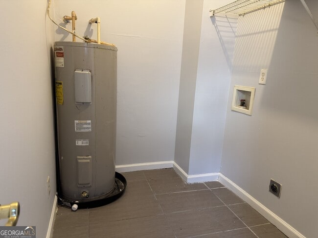 Photo - 61 Weyman Ave SW