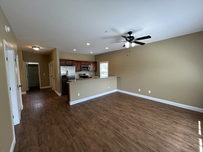 Photo - 3 BD 2 BA APT FOR RENT Unidad A