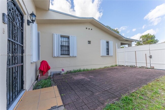 Photo - 4350 SW 5th St