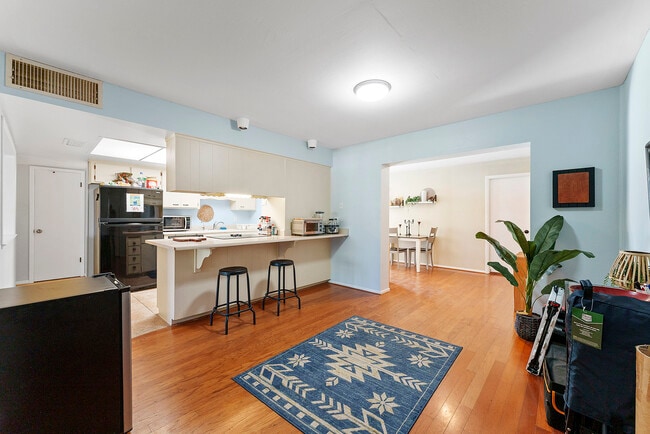 Photo - 1155 E Geneva Dr