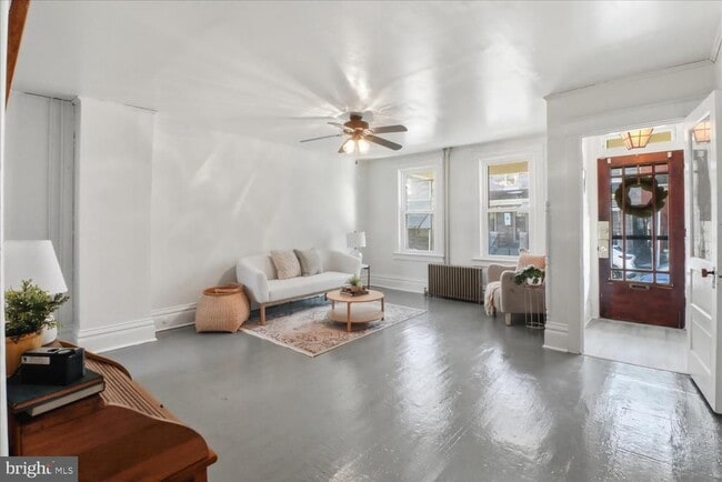 Building Photo - 819 E Marion St