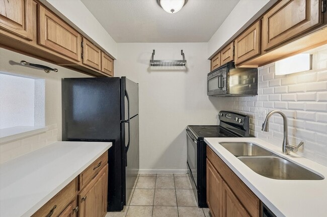 Photo - 1860 White Oak Dr Unidad 384