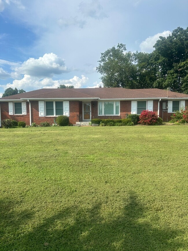 Building Photo - 2916 Windemere Cir