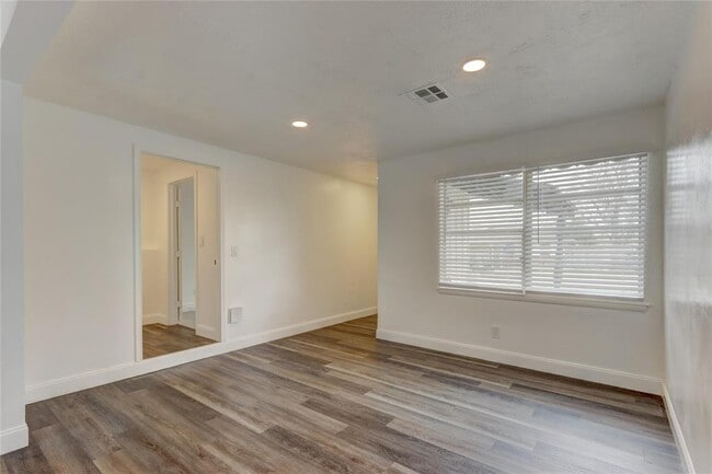 Photo - 6806 NW 32nd St