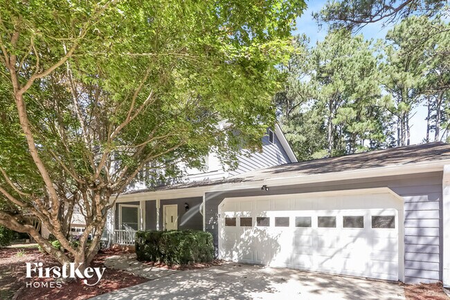 Photo - 668 Slew Ave