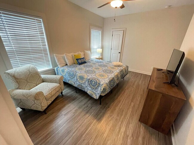 Photo - 410 N C St Unidad ID1367374P