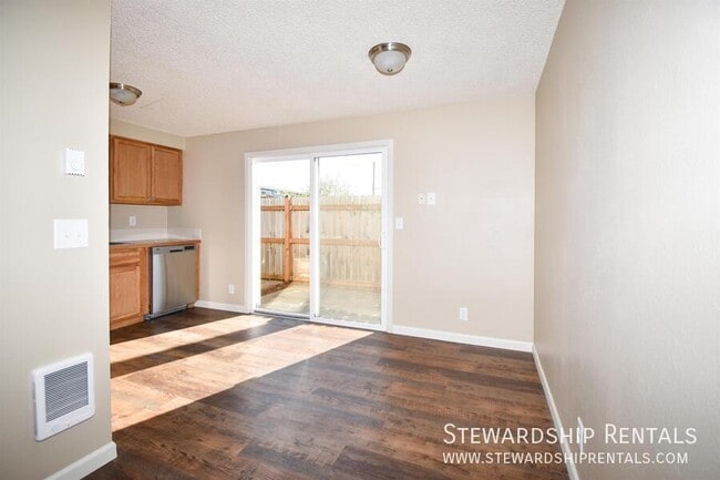 Photo - 1162 Grant Alley