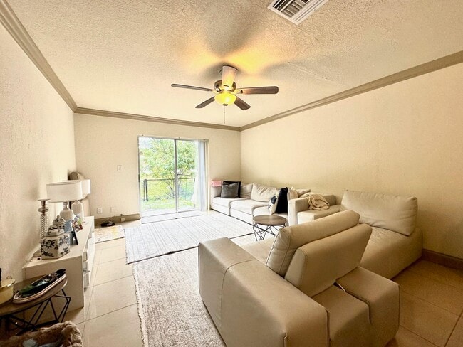 Photo - 4340 Riverside Dr Unit 1