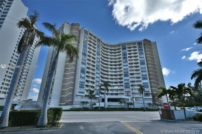 Building Photo - 3180 S Ocean Dr Unit 1204