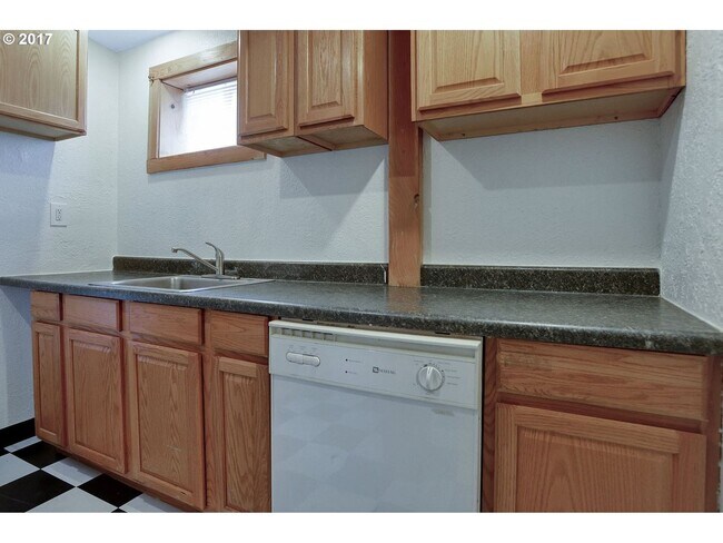 Photo - BS1074 Unidad #A