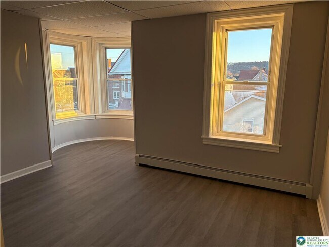 Photo - 404 Mahoning St