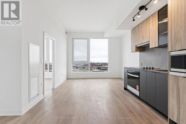 Photo - 1037 The Queensway Unit 902