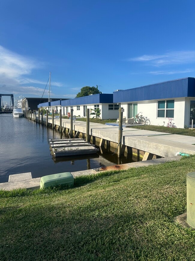Royal Palm Vista Apartments - Royal Palm Vista Apartments