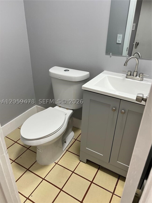 Photo - 645 W 68th St
