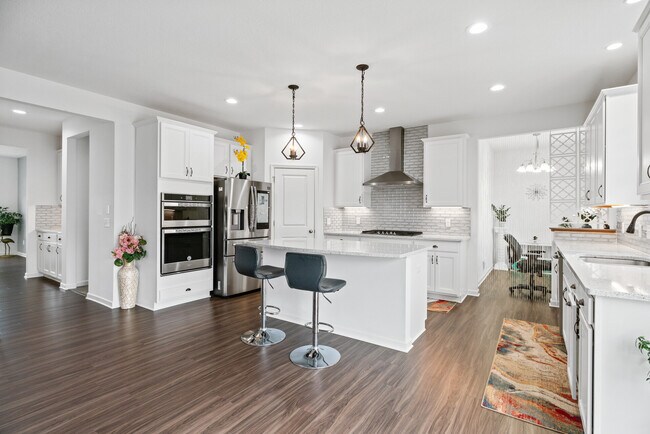 Photo - 657 Aster Rd