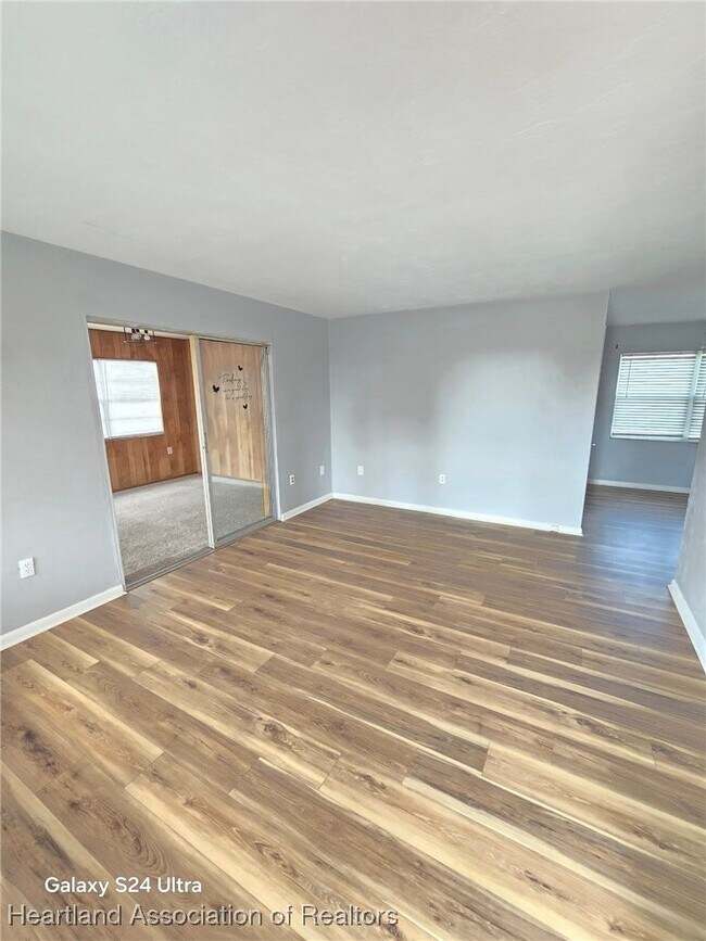 Photo - 502 W Hal McRae Blvd