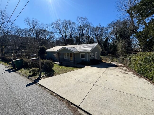 Photo - Arch Street Gem!