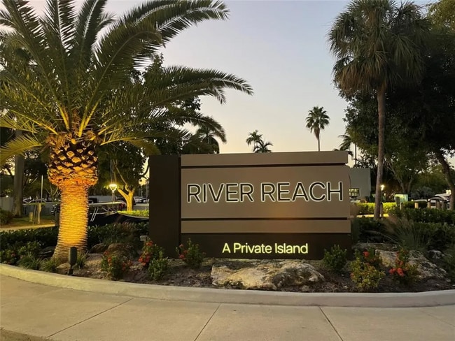 Building Photo - 900 River Reach Dr Rental