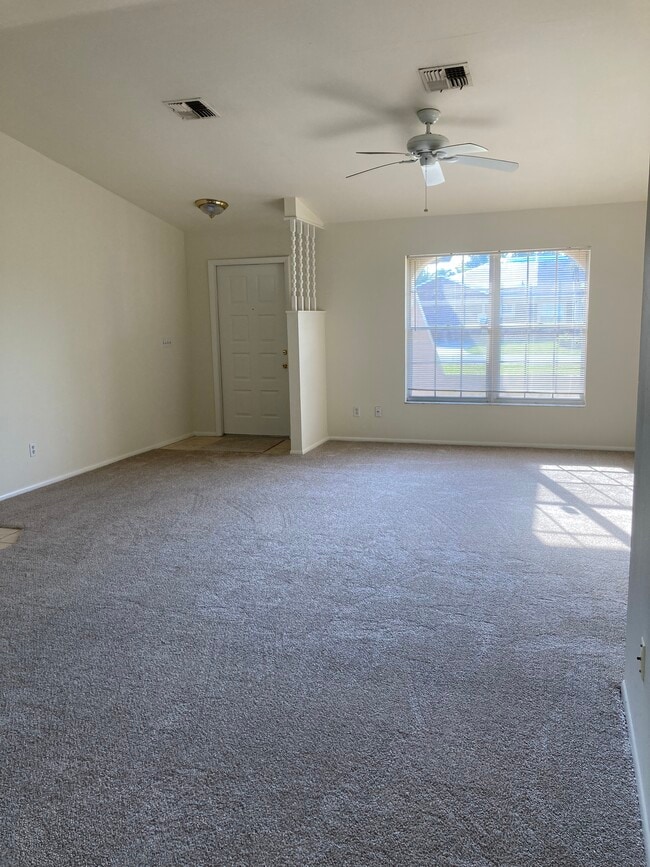 Gran salón - 4109 SW 6th Pl