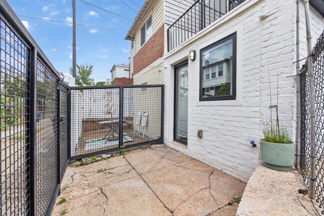 Photo - 1318 Corbin Pl NE Unit B