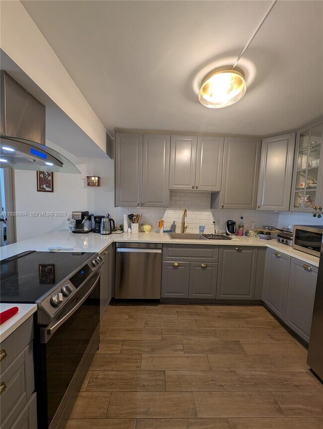 Photo - 1200 NE Miami Gardens Dr Unidad 708W