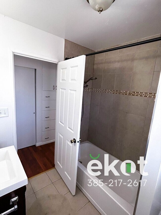 Photo - Jacobsen-Bluffdale Unidad 1