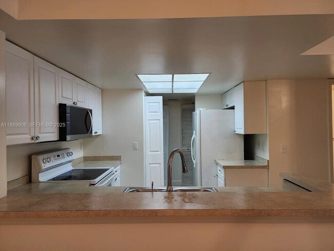 Photo - 9022 W Atlantic Blvd Unidad 223