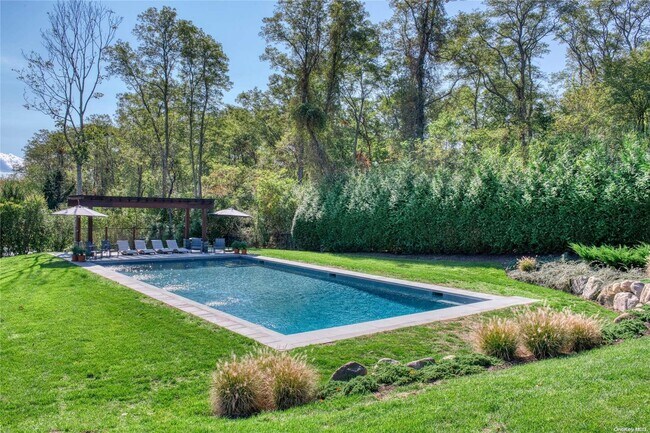 Photo - 2055 Grandview Dr