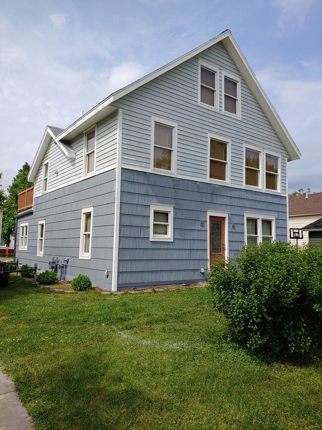 Building Photo - 500 E 3rd St Unit Bottom