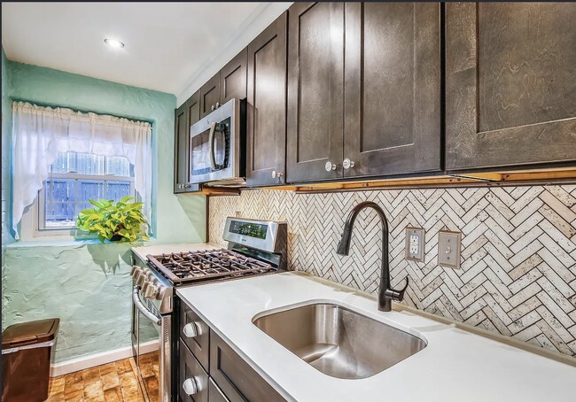 Photo - 306 Commonwealth Ave Unit Furnished studio walk to Train and King St
