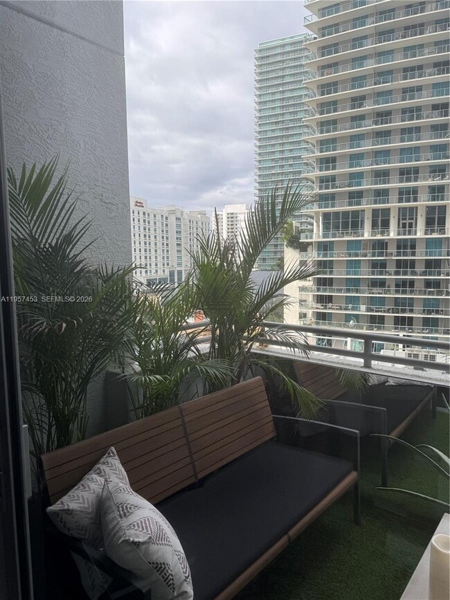 Photo - 1050 Brickell Ave Unit 818
