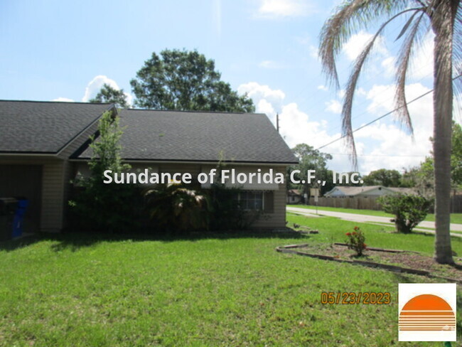 Building Photo - Duplex    Osceola County Rental