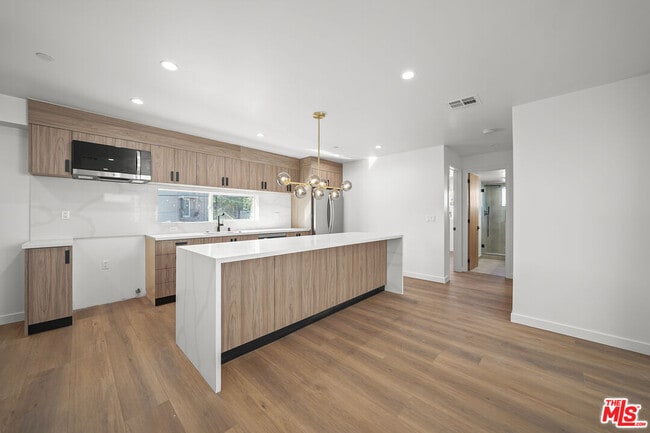 Building Photo - 819 N McCadden Pl Unit 2 Rental