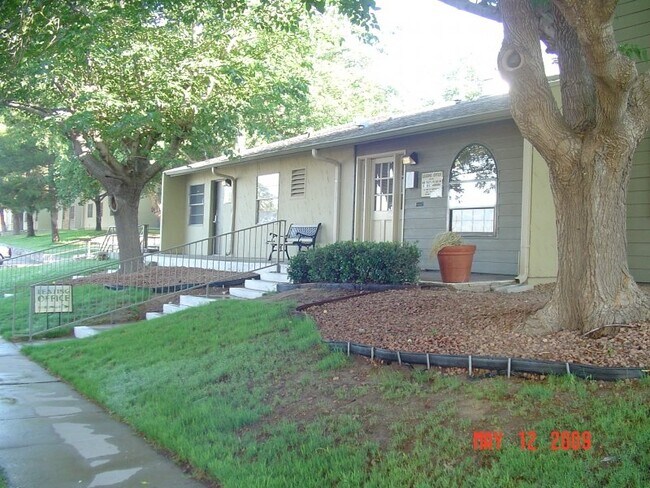 Building Photo - 1222 Giles Rd Unit #1222