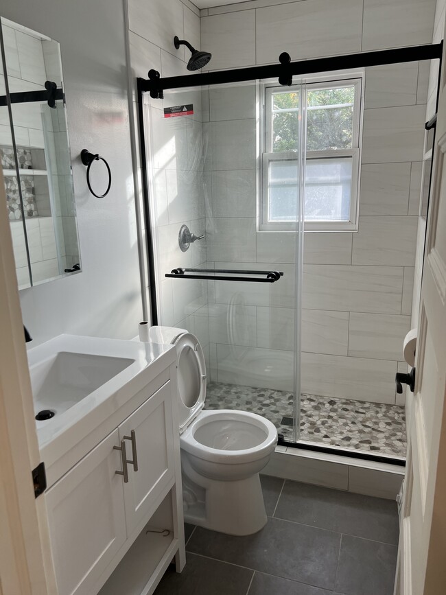 Photo - 137 Woodbine Ave Unit 4 woodbine