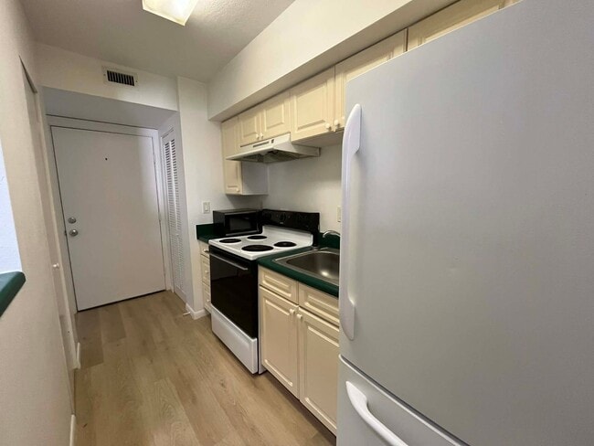 Photo - studio apartment Unit 22302 Vick St #112