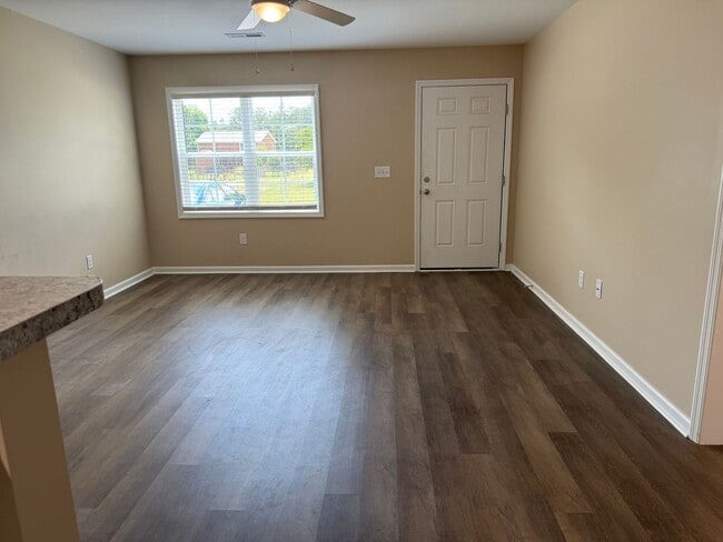 Photo - Nice 2 Bedroom, 2 bath duplex.