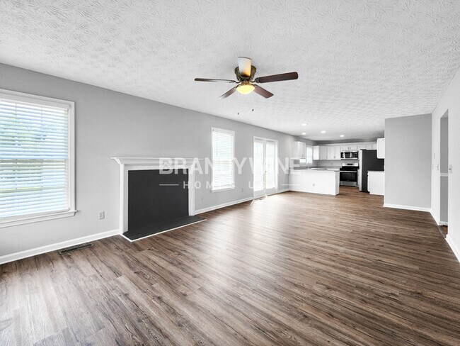 Photo - 4902 Fielding Way