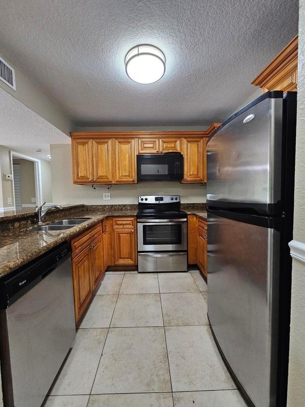 Building Photo - 1541 Windorah Way Unit c