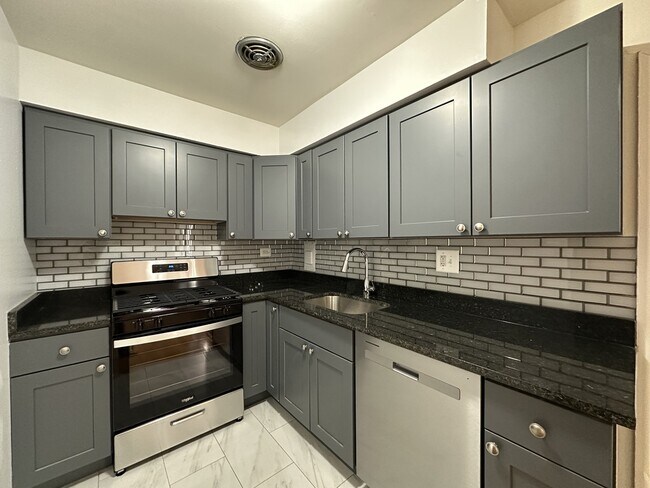 Photo - 1525 W Morse Ave Unit J09W